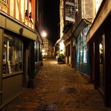 Le Duplex Apartment *